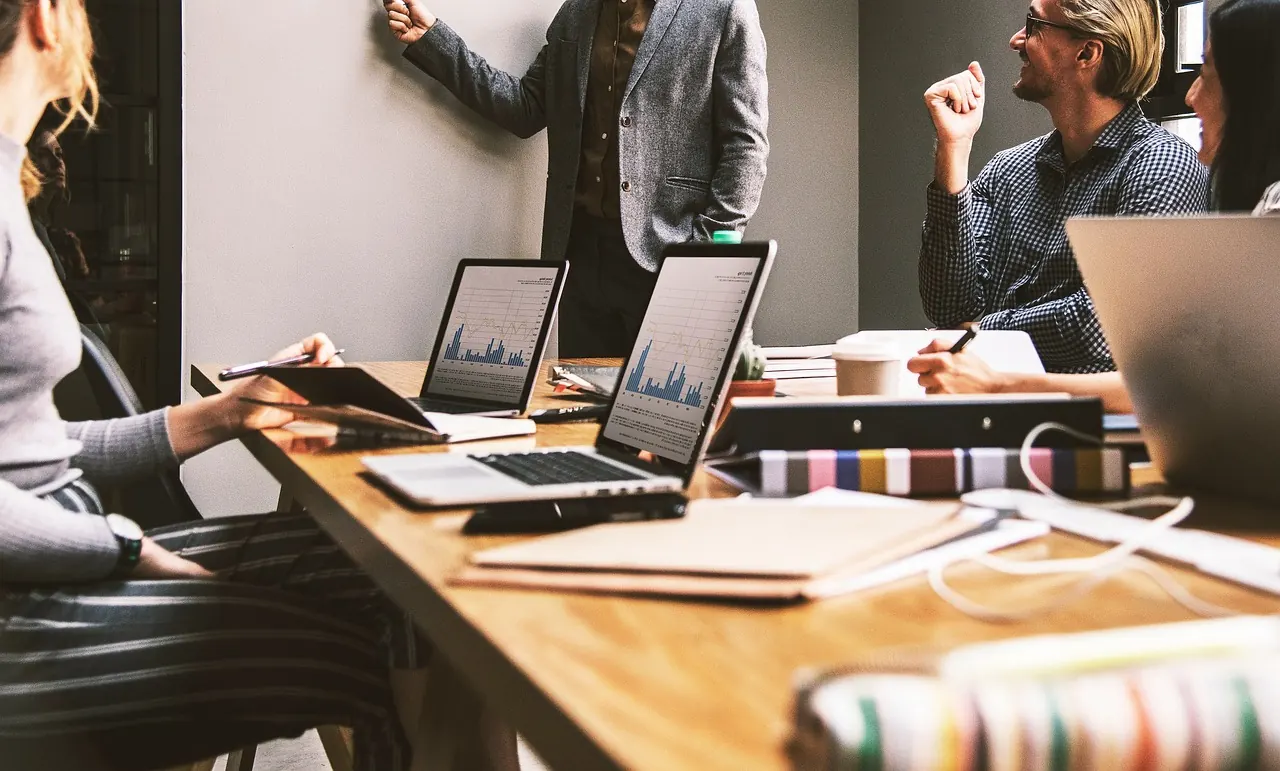 L'équipe MyWebCreator au travail